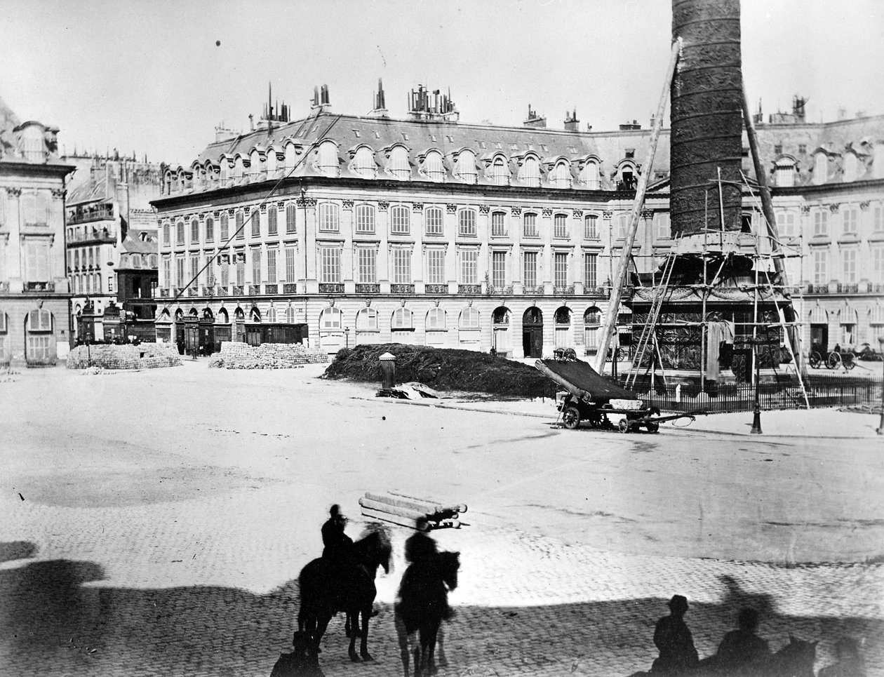 Nedmontering av Vendôme-kolonnen, 1871 av French Photographer
