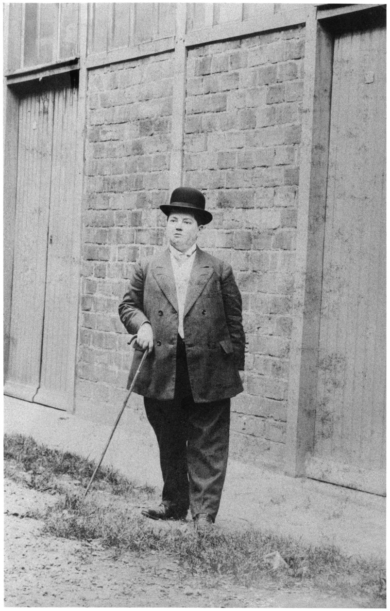 Madeleine Pelletier (1874-1939) utklädd till man, kandidat för socialistpartiet i 7:e arrondissementet, Paris, maj 1912 av French Photographer