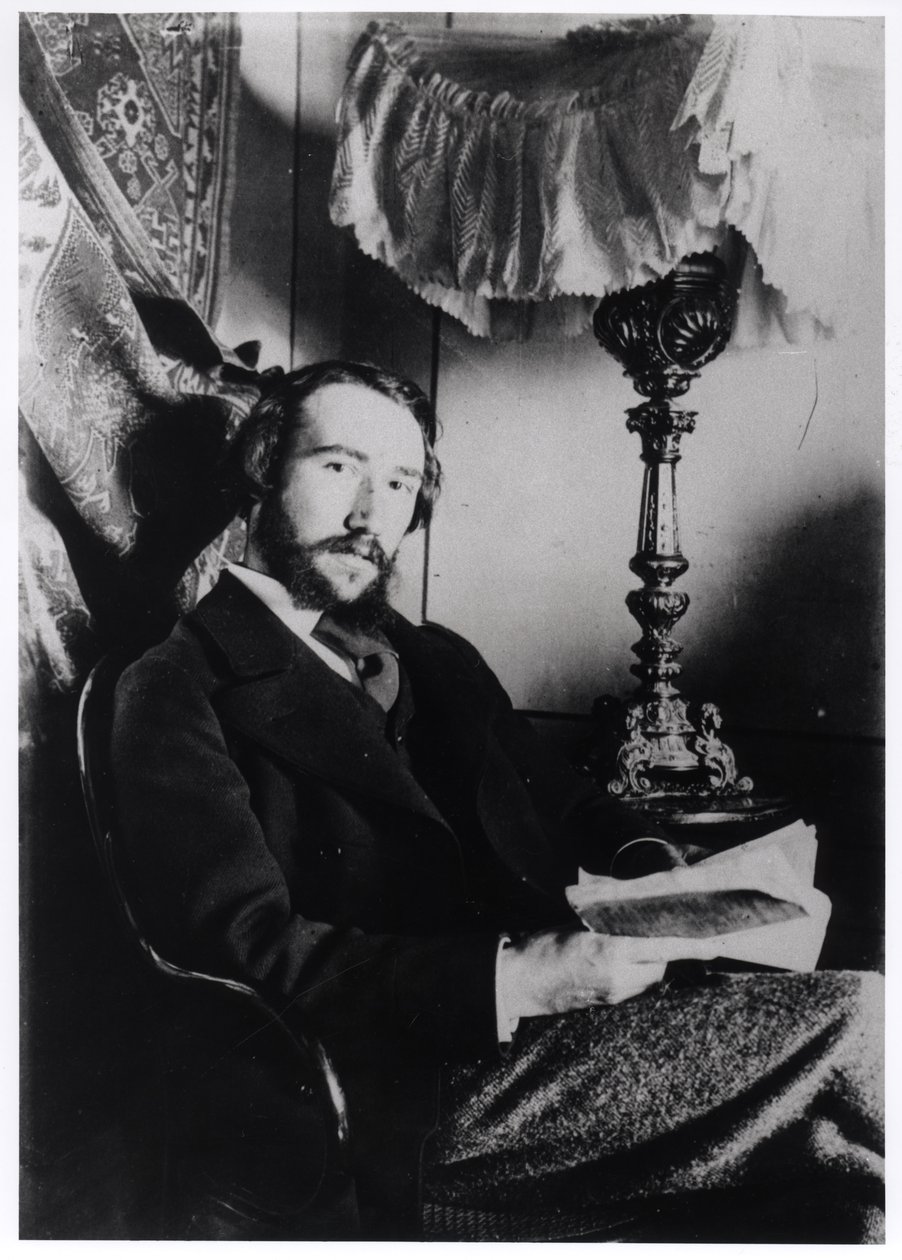 Porträtt av Andre Gide (1869-1951) i hans lägenhet i Paris, 1894 av French Photographer