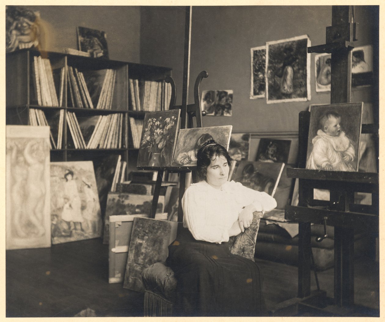 Porträtt av Gabrielle Renard (1878-1959) av French Photographer