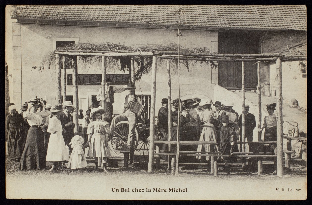 Vykort som visar en dans på Mere Michels, Le Puy, ca 1900 av French Photographer