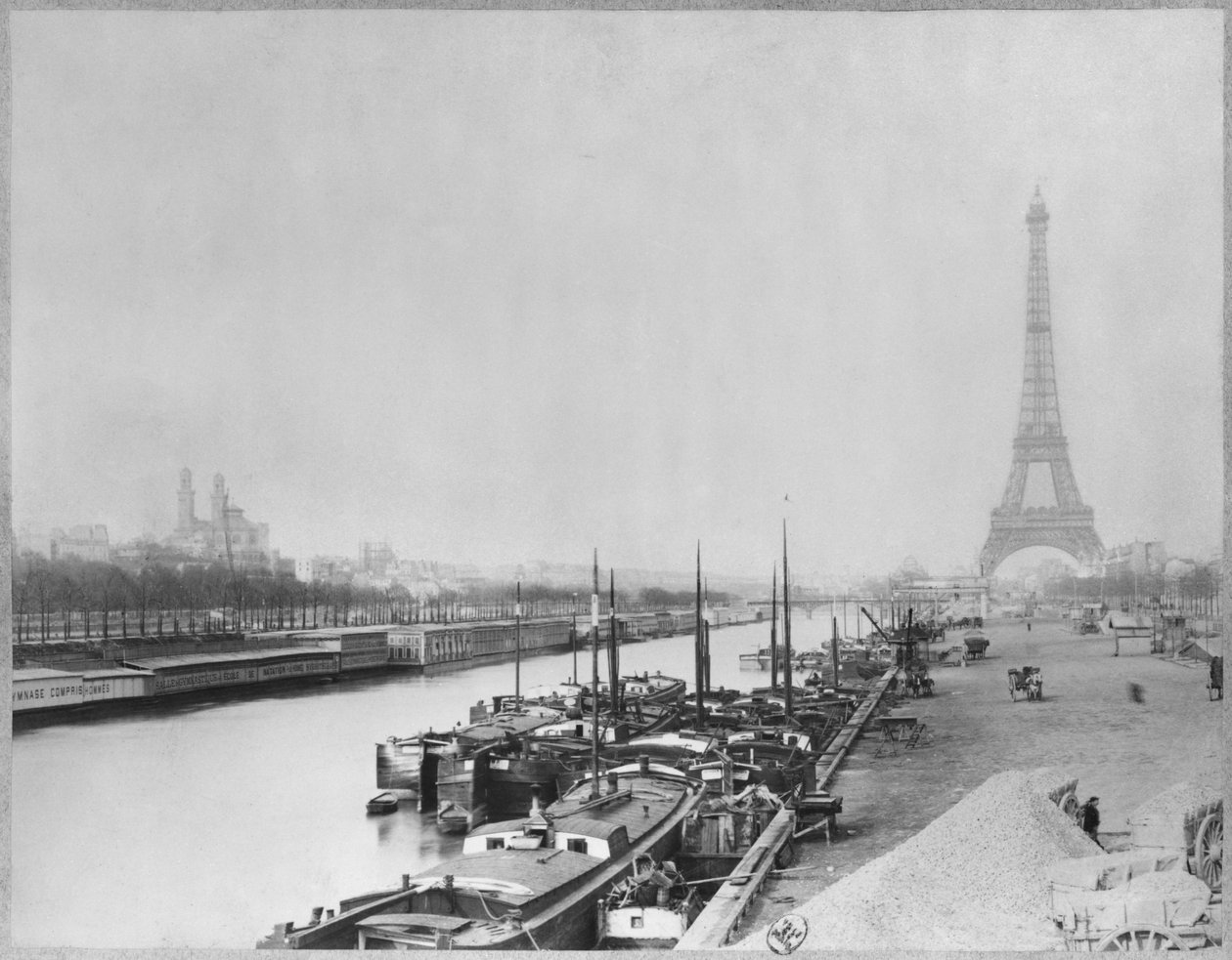 Utsikt över Seines strand och Eiffeltornet, Paris av French Photographer