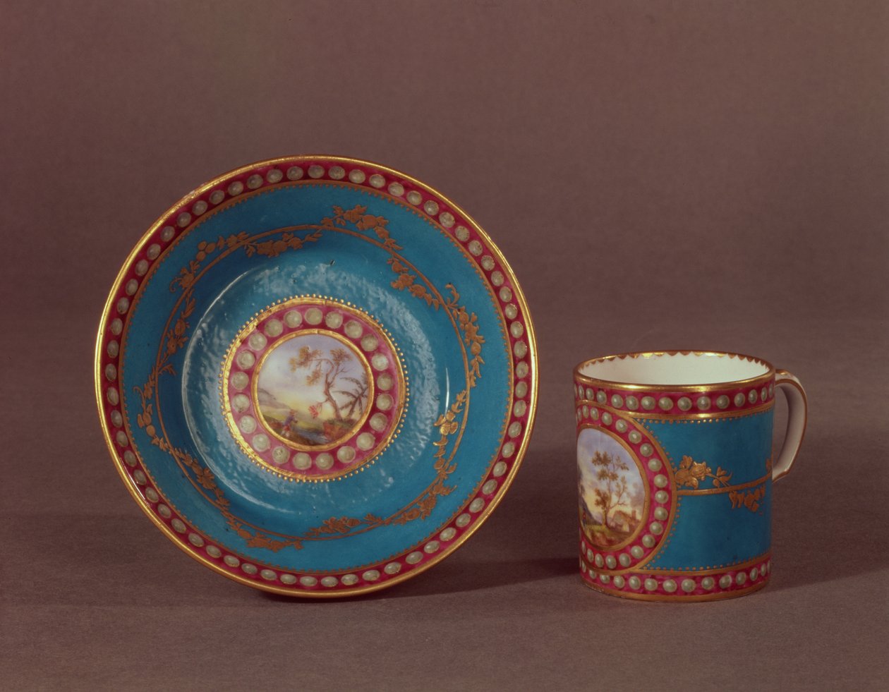 Sevres bleu celeste kaffekopp och fat, ca 1780 (porslin) av French School