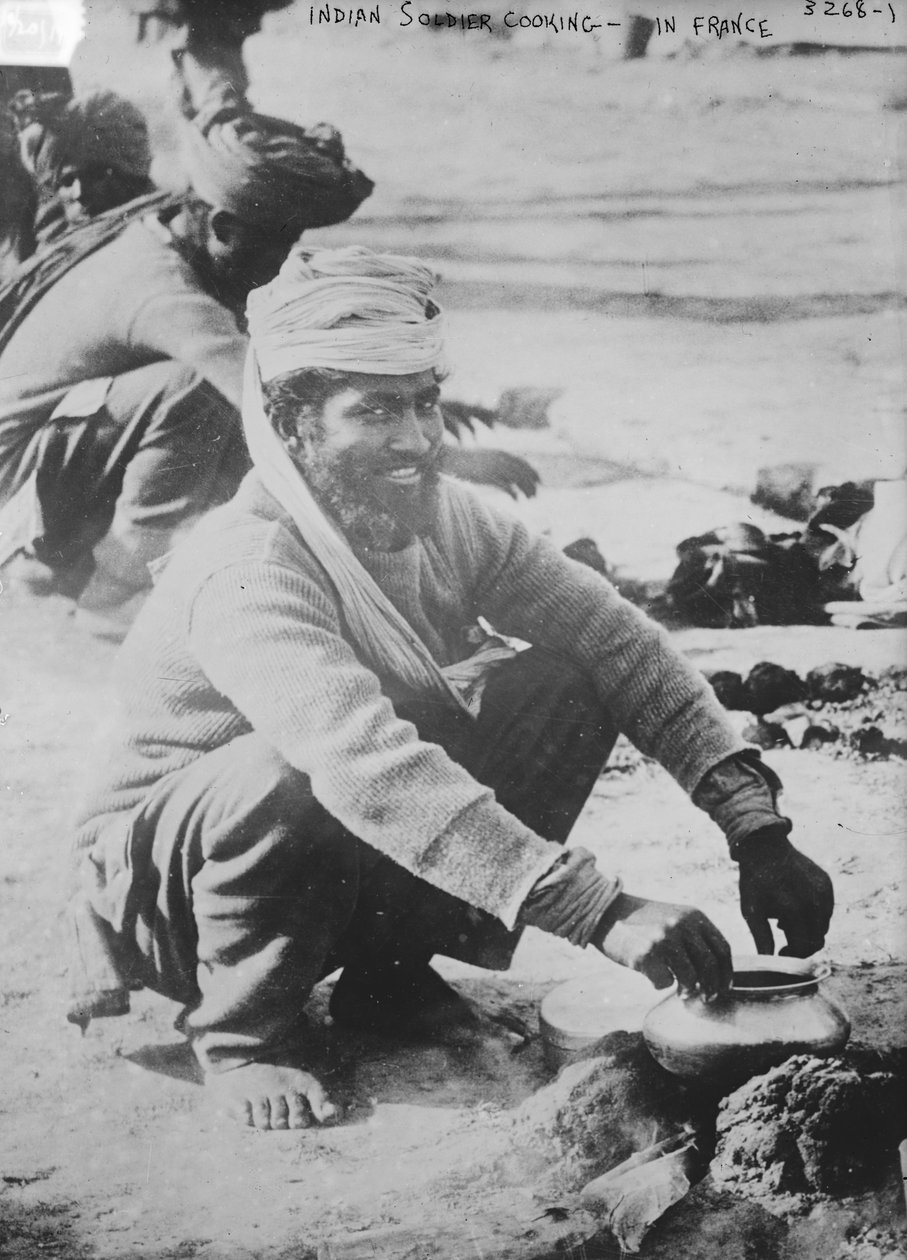 Indisk soldat laga mat i Frankrike, 1914-15 av French Photographer