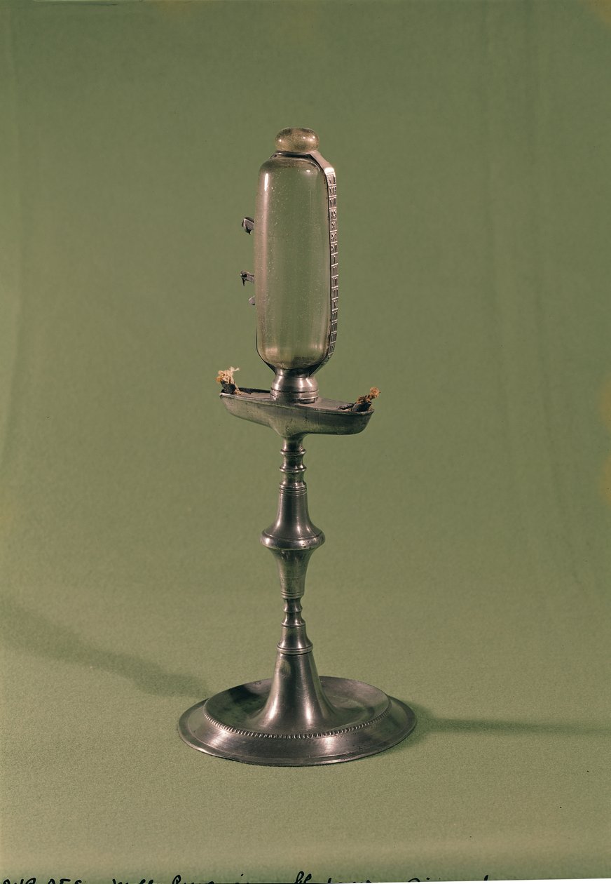 Timlampa, 1677 (tenn och glas) av French School