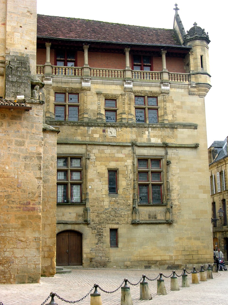 Tribunalens hus av French School