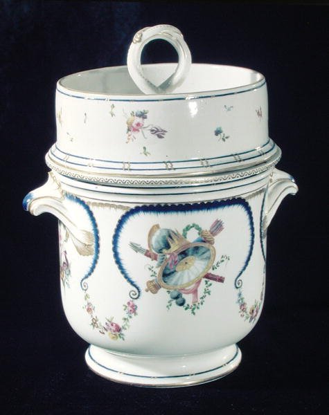 Sevres kylare, 1762 (fajans) av French School