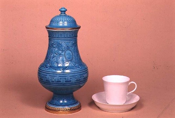 Sevres vas av French School
