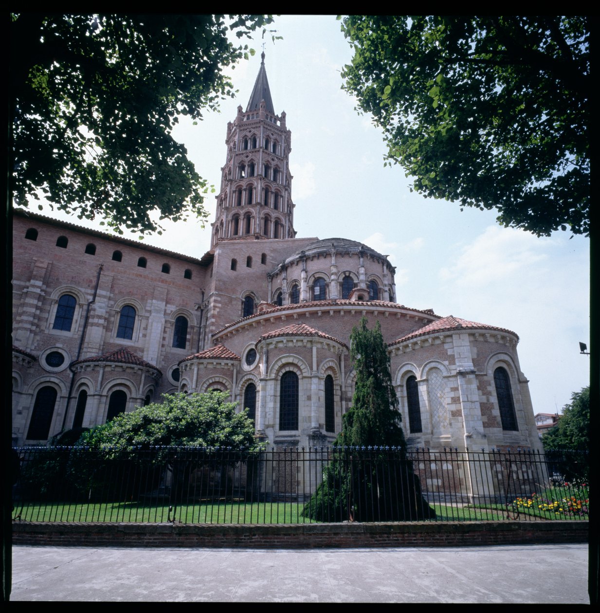 S:t Sernin, påbörjad c.1075-80 av French School