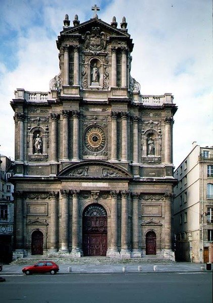 Vy över västra fasaden av French School