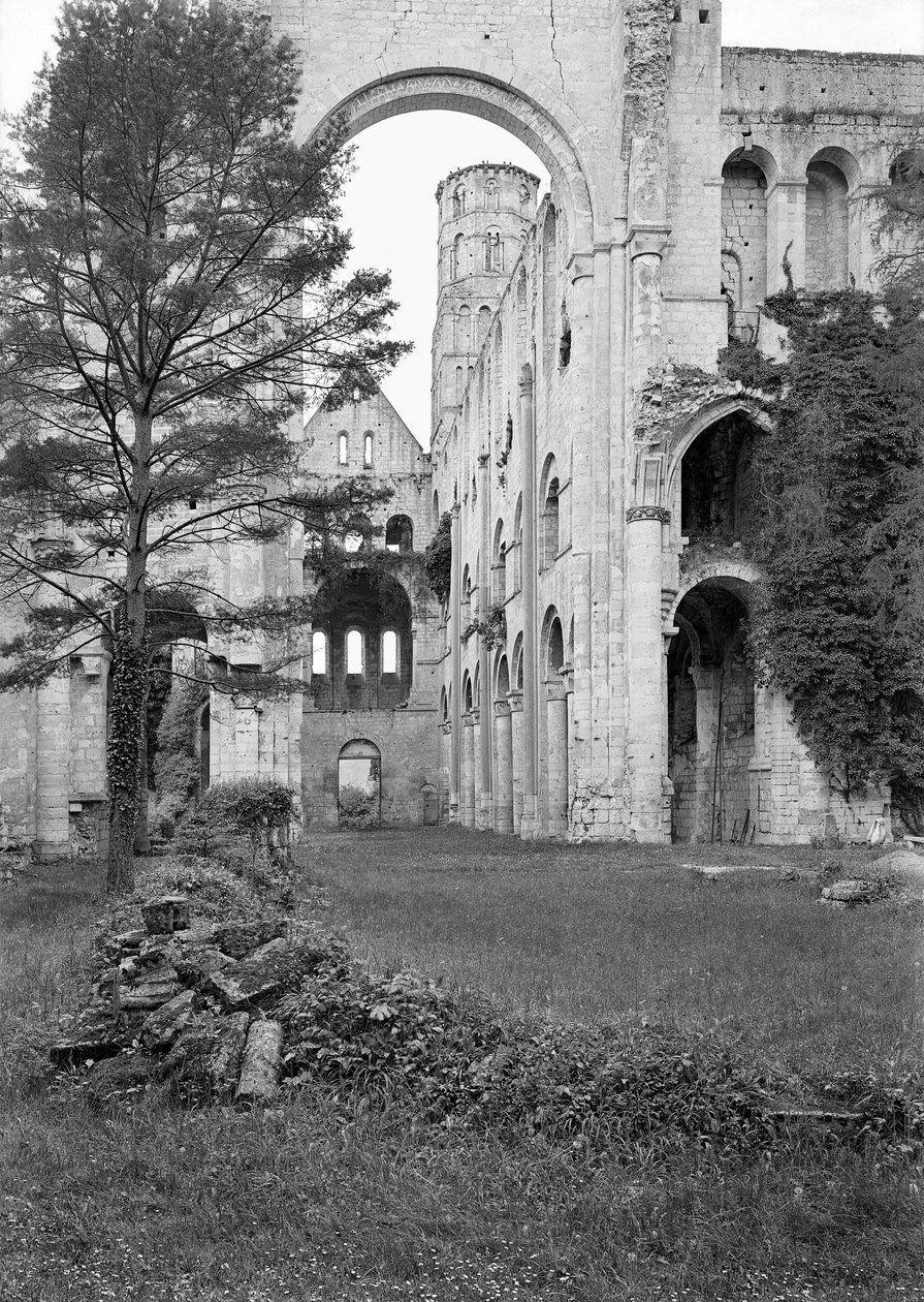 Utsikt över kyrkans interiör, c.1052-67 av French School