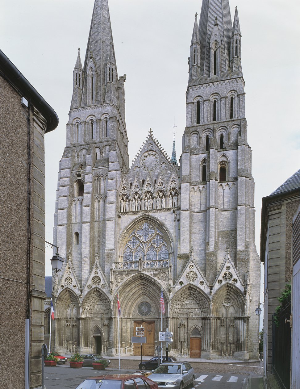 Västra fasaden av Bayeux katedral av French School