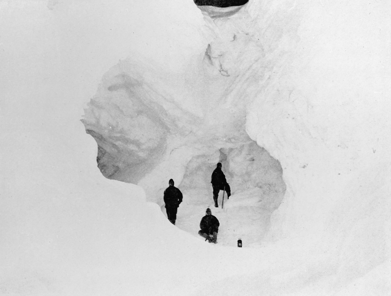 Isgrottan, c1911, 1913 av G. Murray Levick