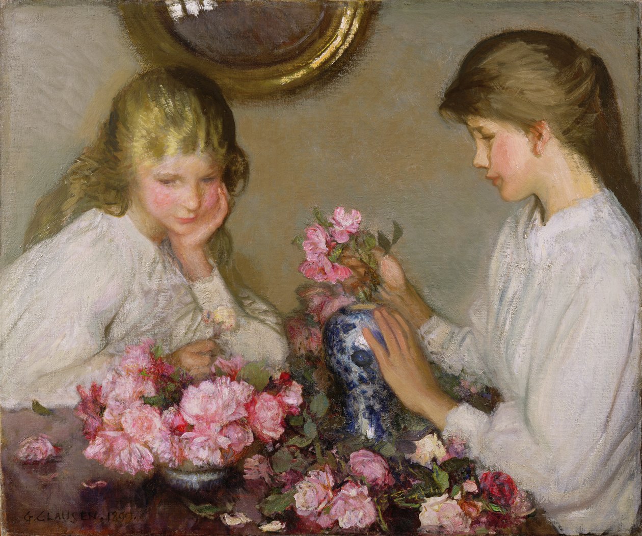 Två flickor som ordnar poser av George Clausen