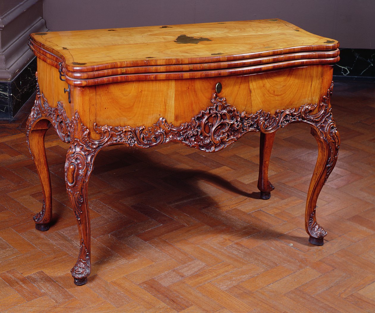 Ristat kort- eller spelbord, av David Roentgen, 1743-1807, tysk (mahogny) av German School
