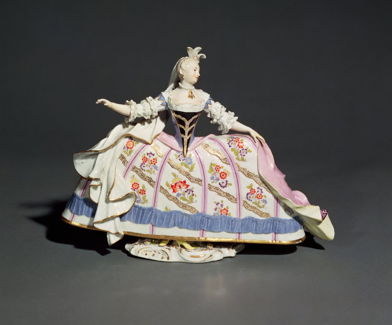 Meissen figur av en kvinna (porslin) av German School