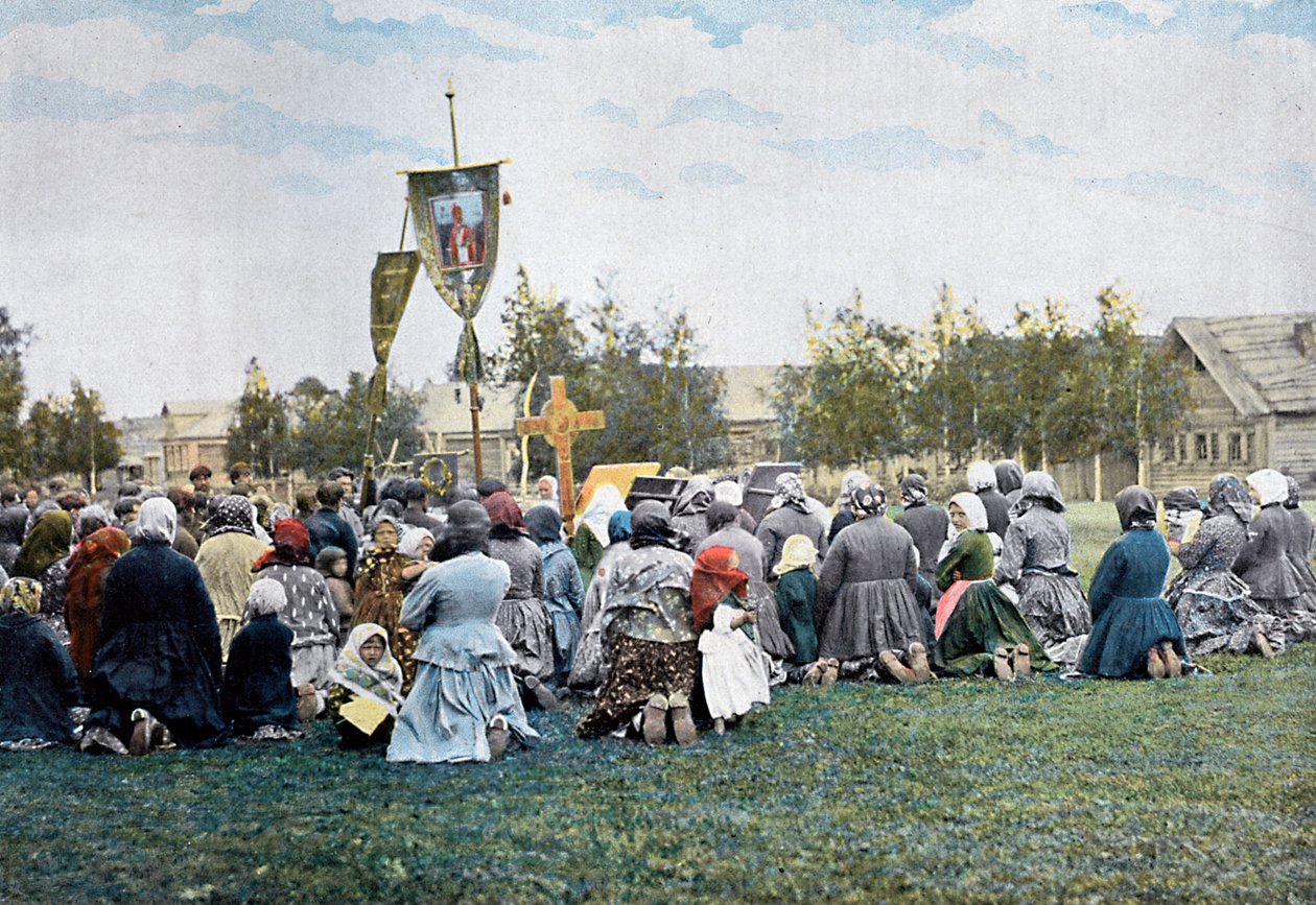 En religiös procession i en by, Ryssland, c1890 av Gillot