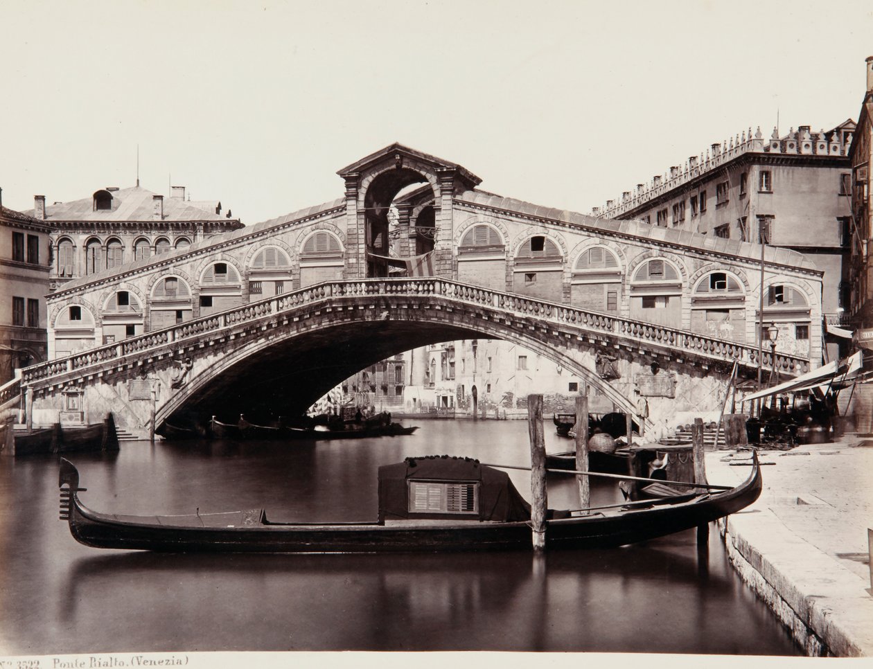Rialtobron i Venedig av Giorgio Sommer