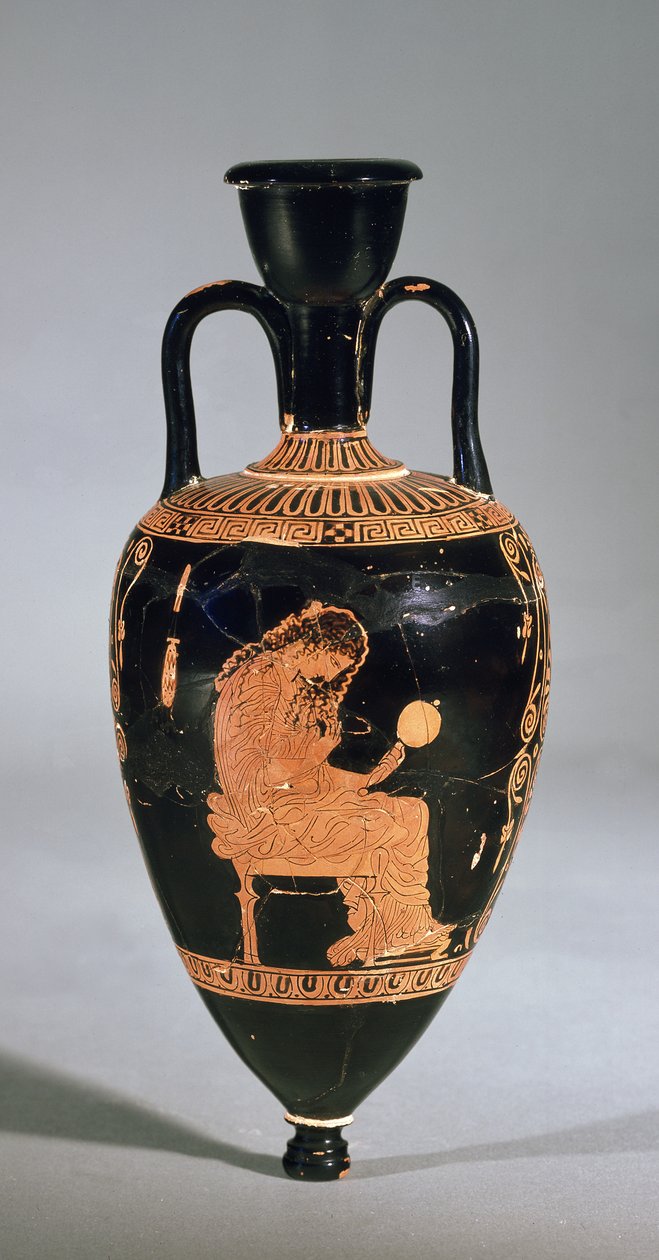 Amphoriskos föreställande en sittande kvinna som gör sitt hår och håller en spegel (keramik) av Greek