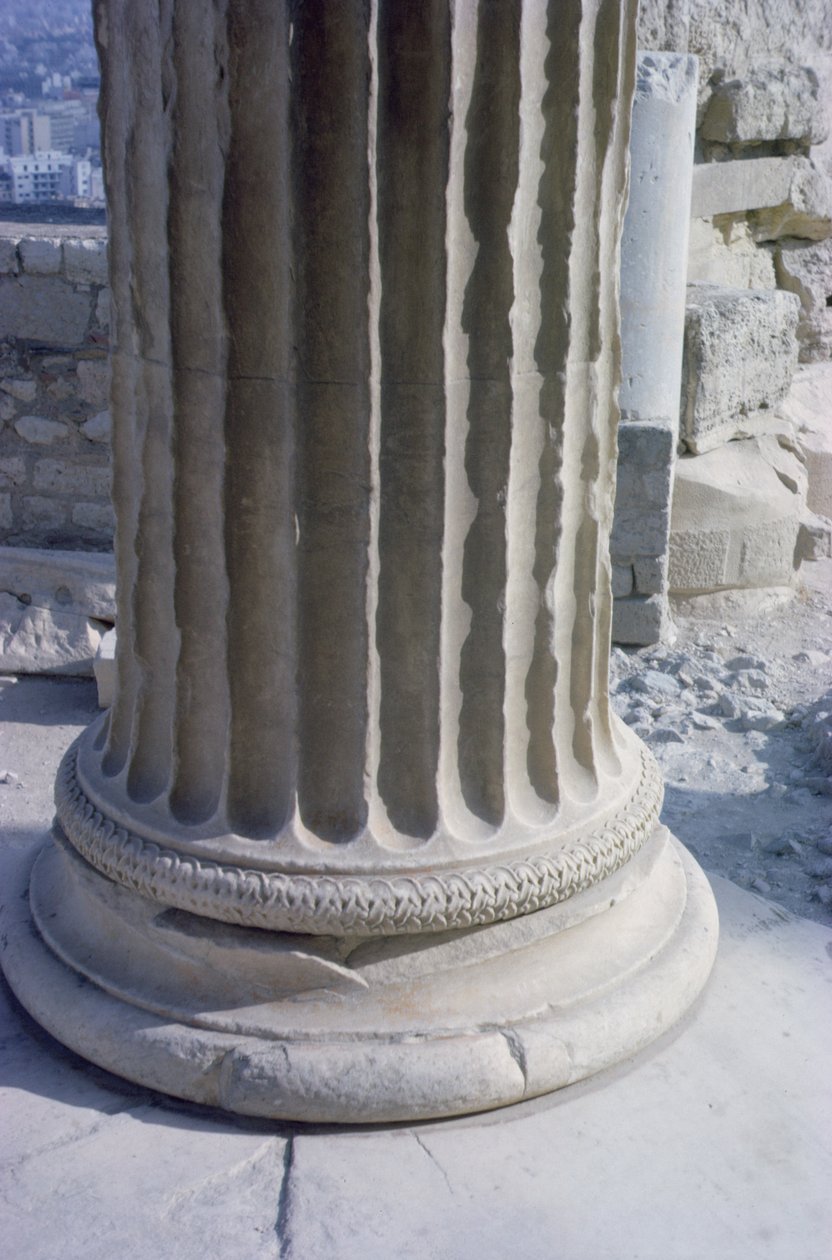 Basen på en kolumn i norra verandan, 421-405 f.Kr. (marmor) av Greek