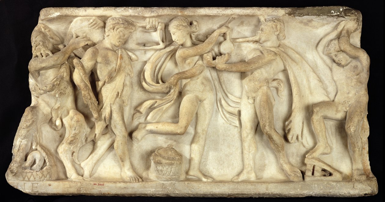 Fragment av en sarkofag föreställande satyrer och en maenad av Greek