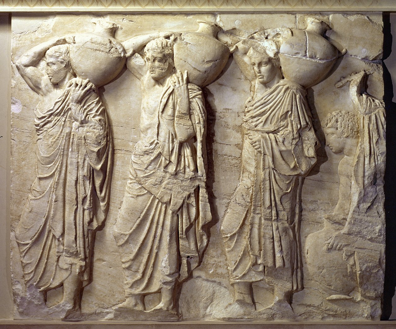 Relief som visar hydriabärare från Parthenons nordfris, c.447-432 f.Kr. (marmor) av Greek