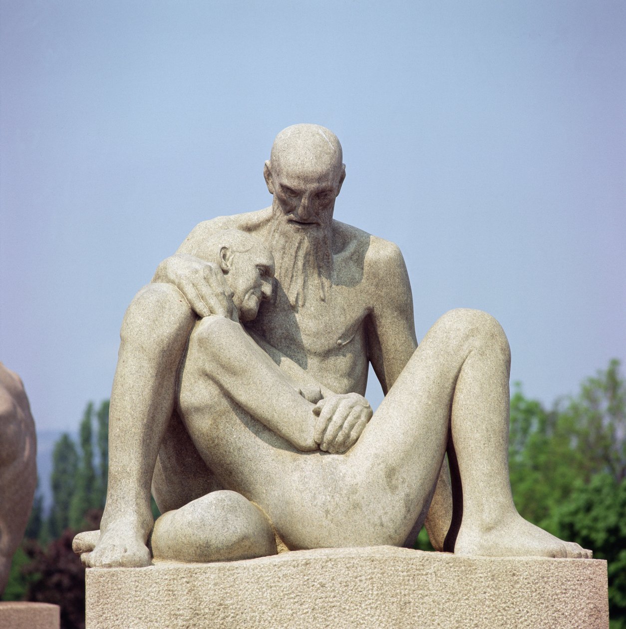 Ålderdom (granit) av Gustav Vigeland