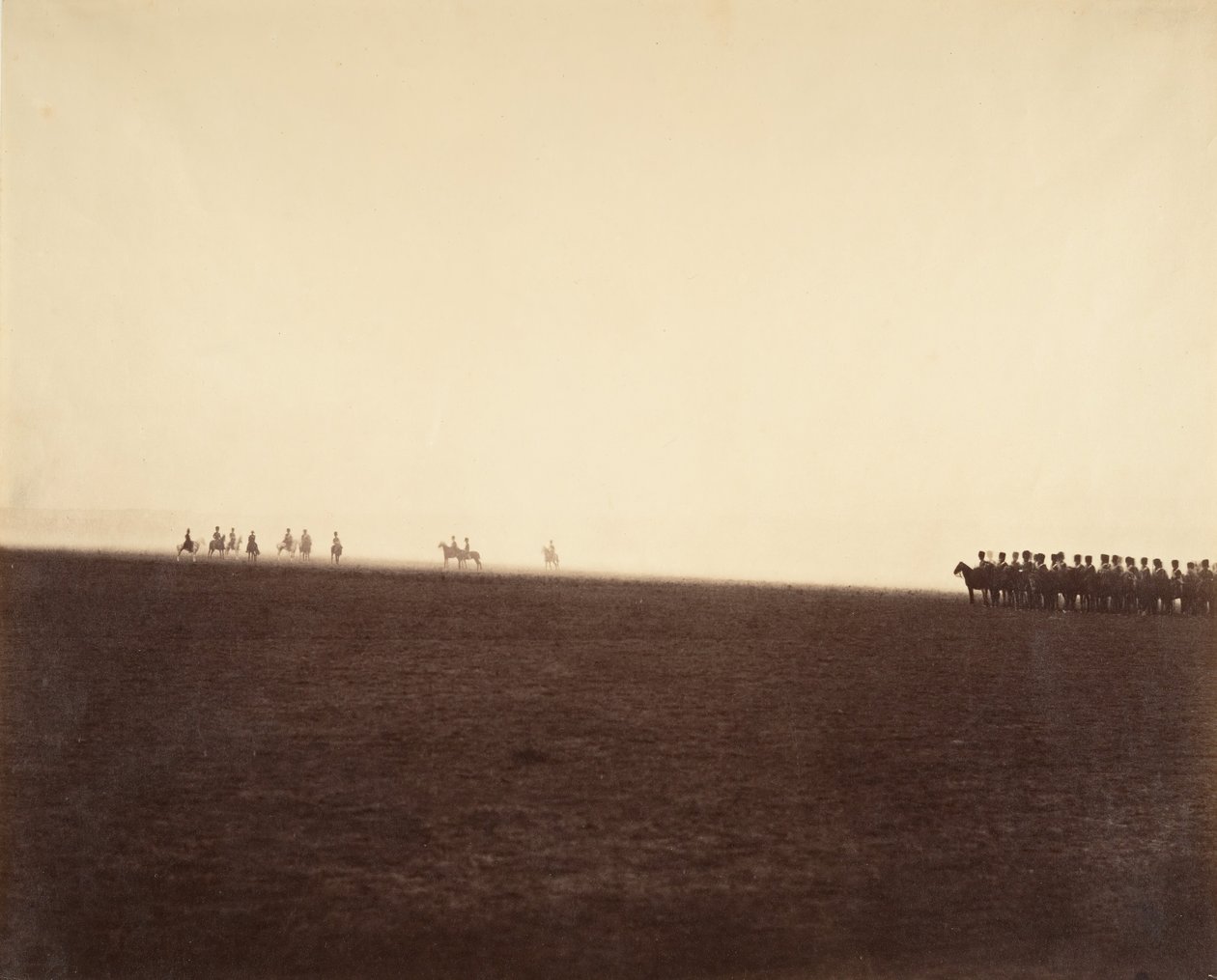 [Kavallerimanövrar, Camp de Chalons], 1857. av Gustave Le Gray
