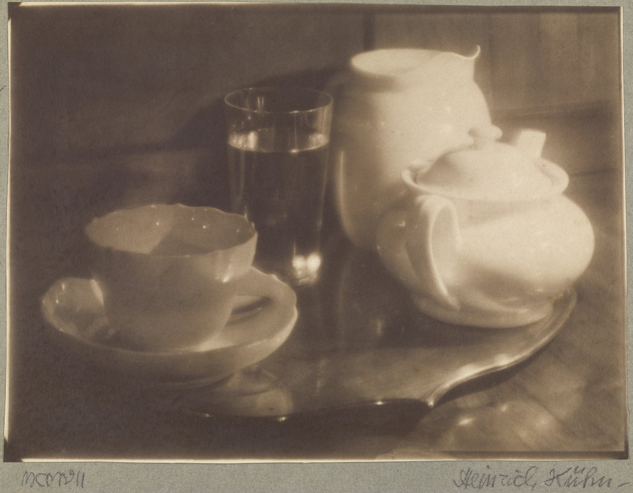 [Tea Still-life, version III] av Heinrich Kuhn