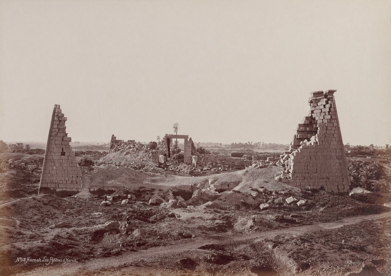 Karnak, Pylonerna från Horus av Henri Béchard