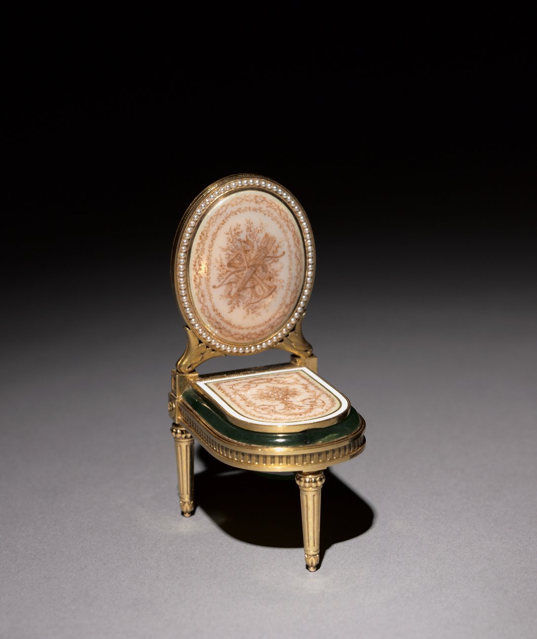 Miniatyr Bidet, firma Peter Carl Fabergé av Henrik Immanuel Wigström