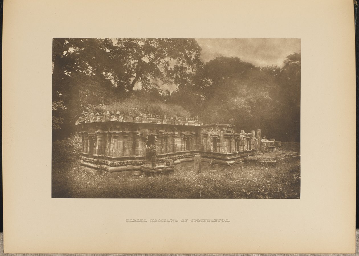 Dalada Maligawa vid Polonnaruwa av Henry W. Cave