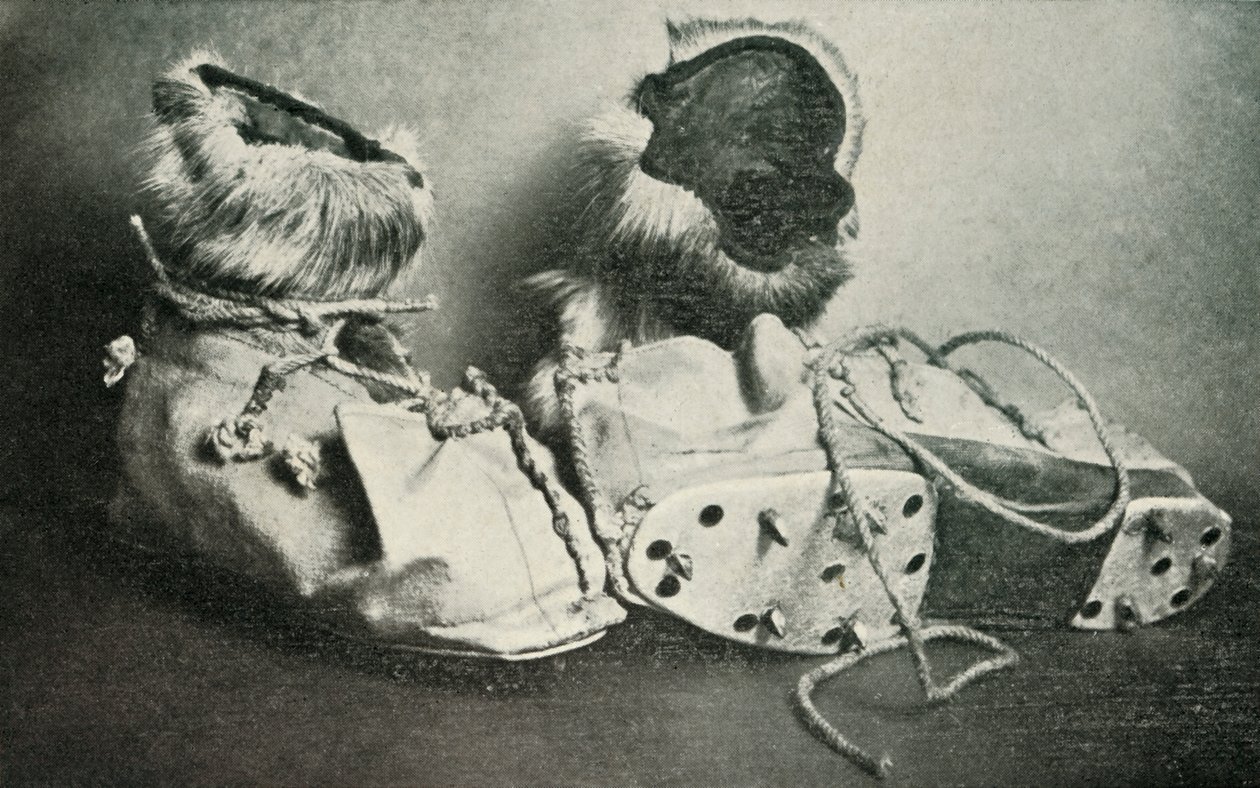 Finnesko med stegjärn, c19101913, 1913 av Herbert Ponting