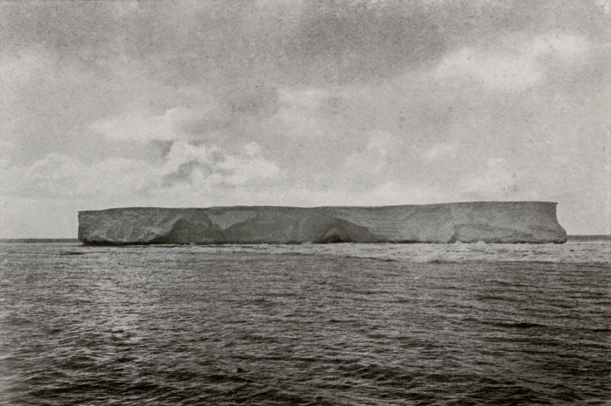 Den första isberget, c1910, 1913 av Herbert Ponting