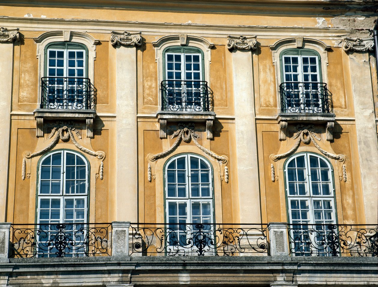 Fasad av Esterhazy-palatset av Hungarian School