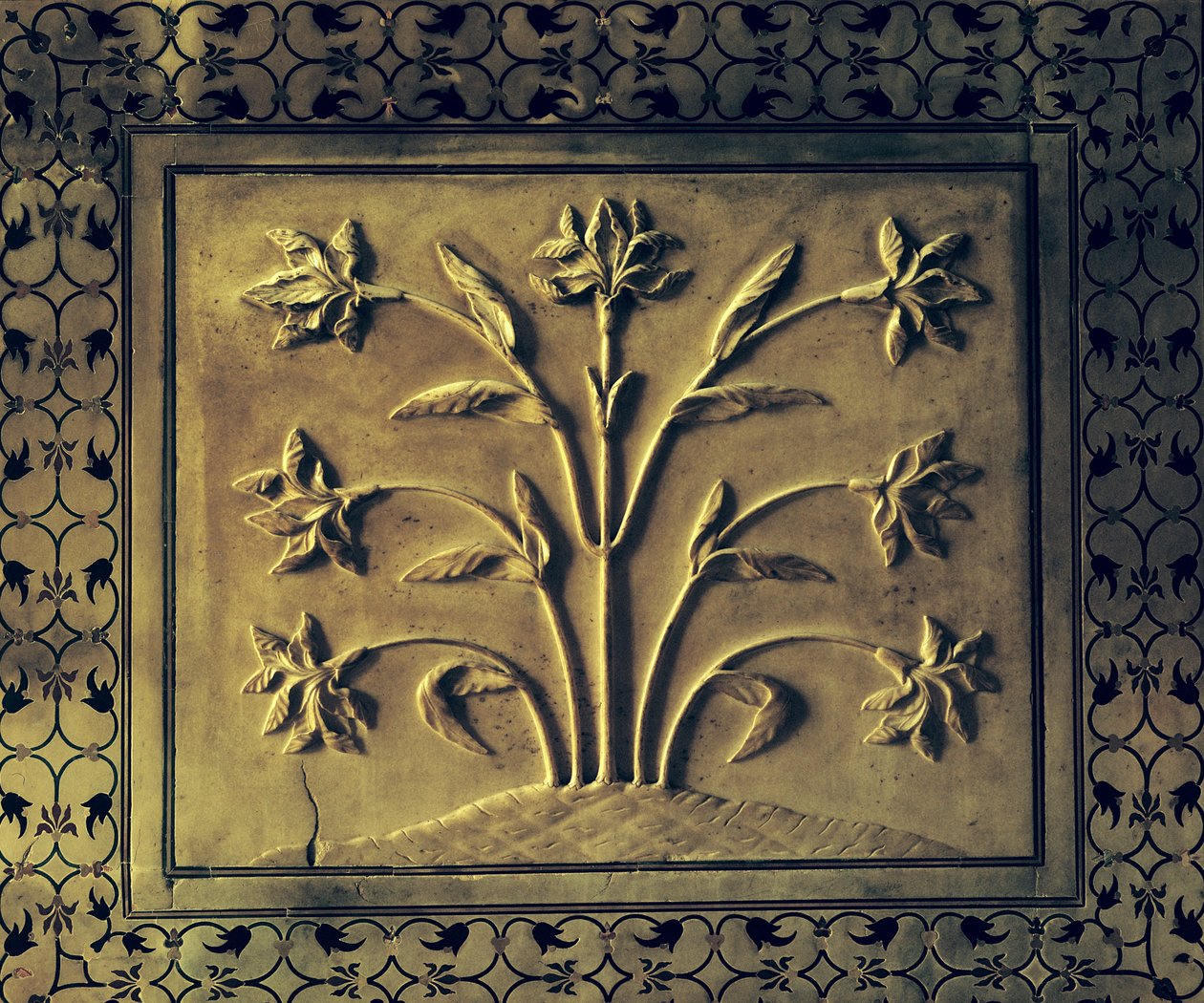 Blommande växt, detalj av en panel från det cirkulära galleriet, 1631-41 (marmor) av Indian School