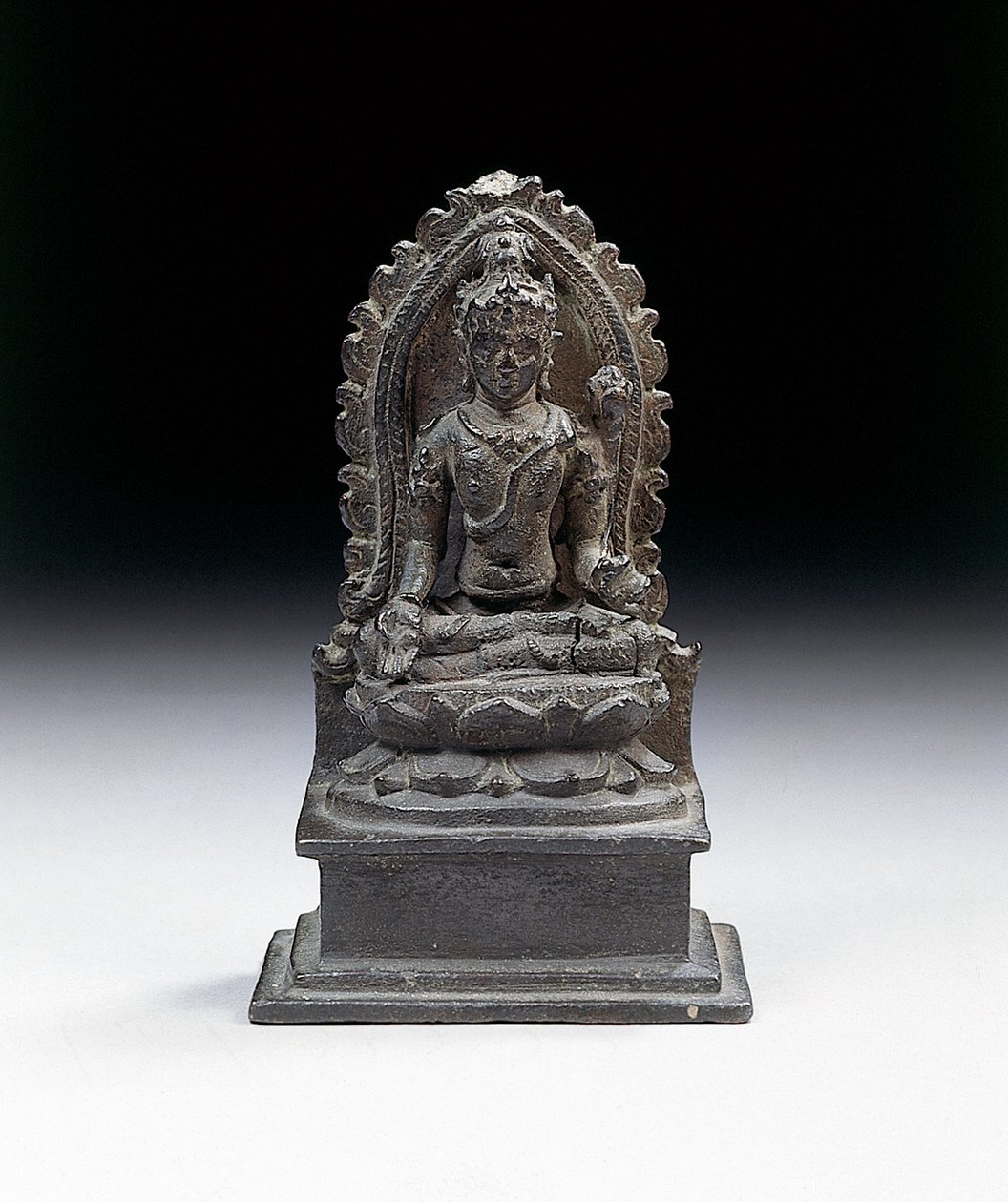 Javanesisk figur av Padmapani, sent 900-tal (brons) av Indonesian