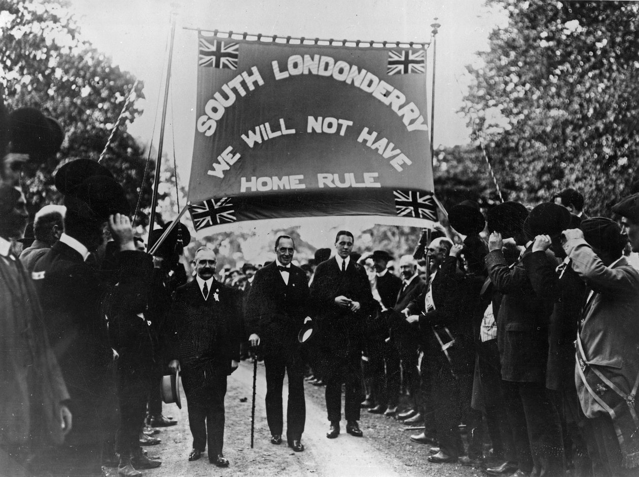 Sir Edward Carson vid en unionistmarsch i South Londonderry av Irish Photographer
