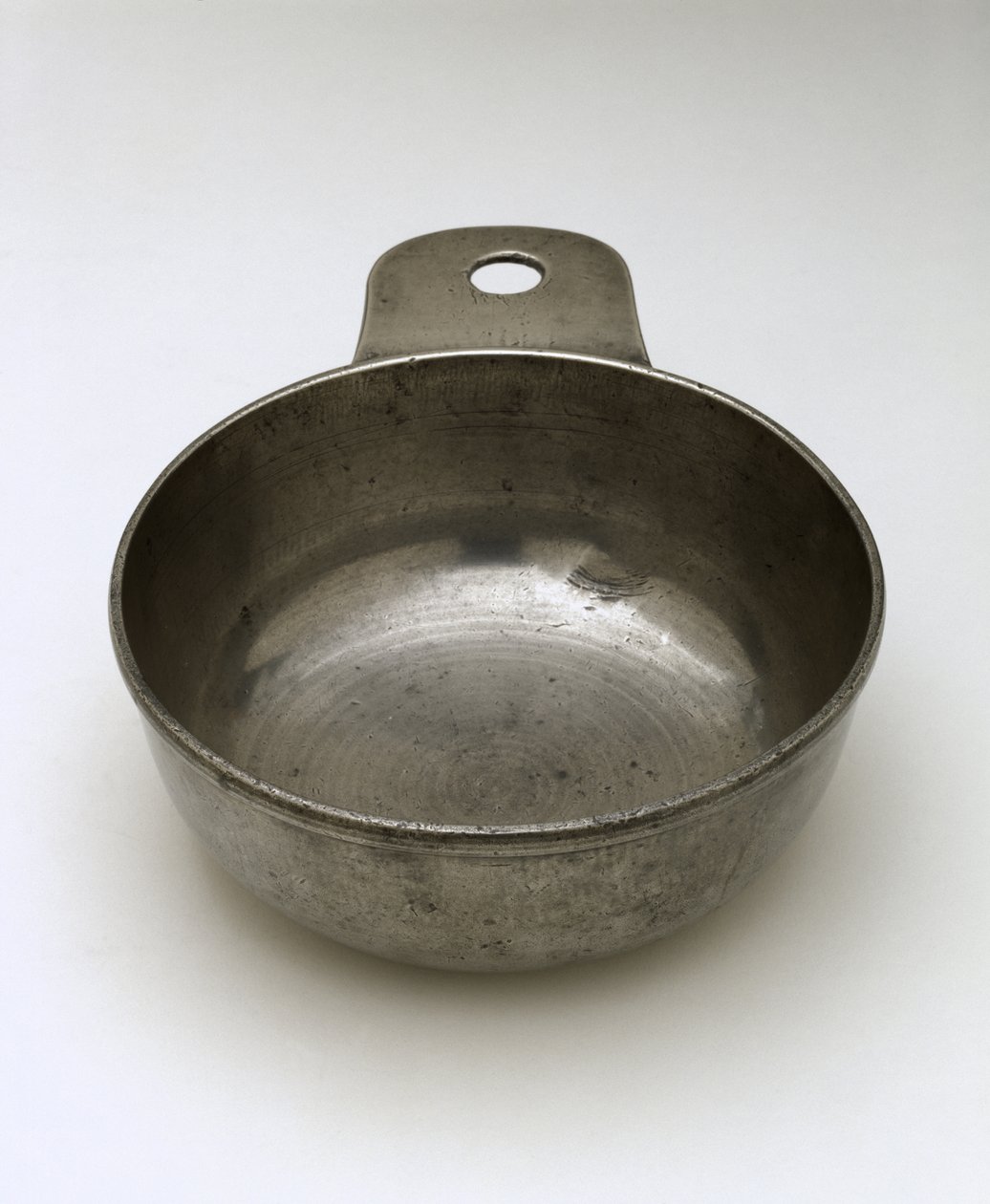 Porringer, c. 1770-1807 (tenn) av Isaac (attr.to) Jackson