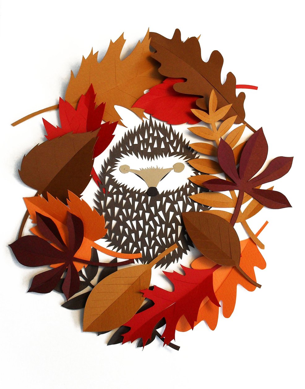 Hedgehog Wreath, 2015 (klippt papper) av Isobel Barber