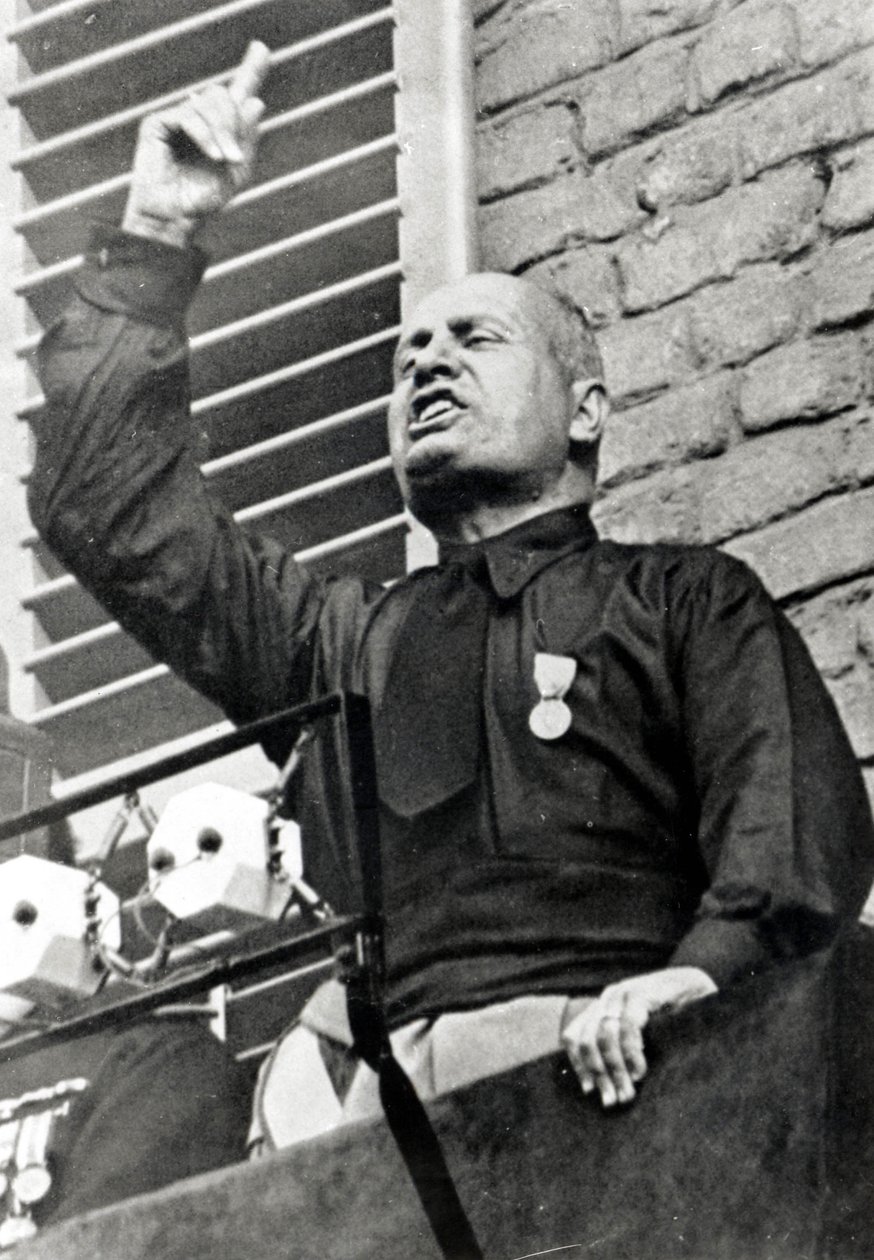 Mussolini i svart skjorta av Italian Photographer