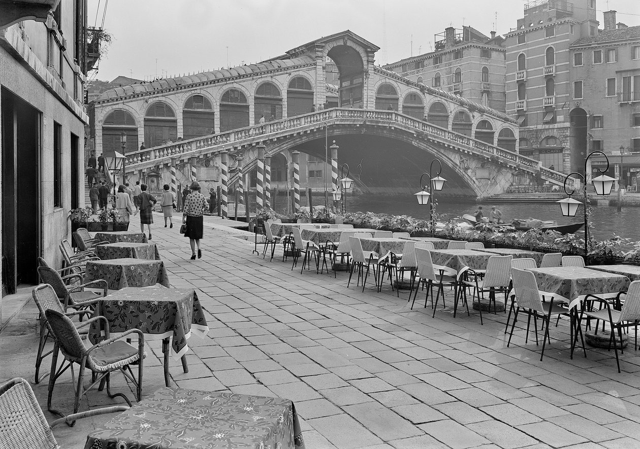 Rialtobron, Venedig, ca 1955 (s/v foto) av Italian Photographer