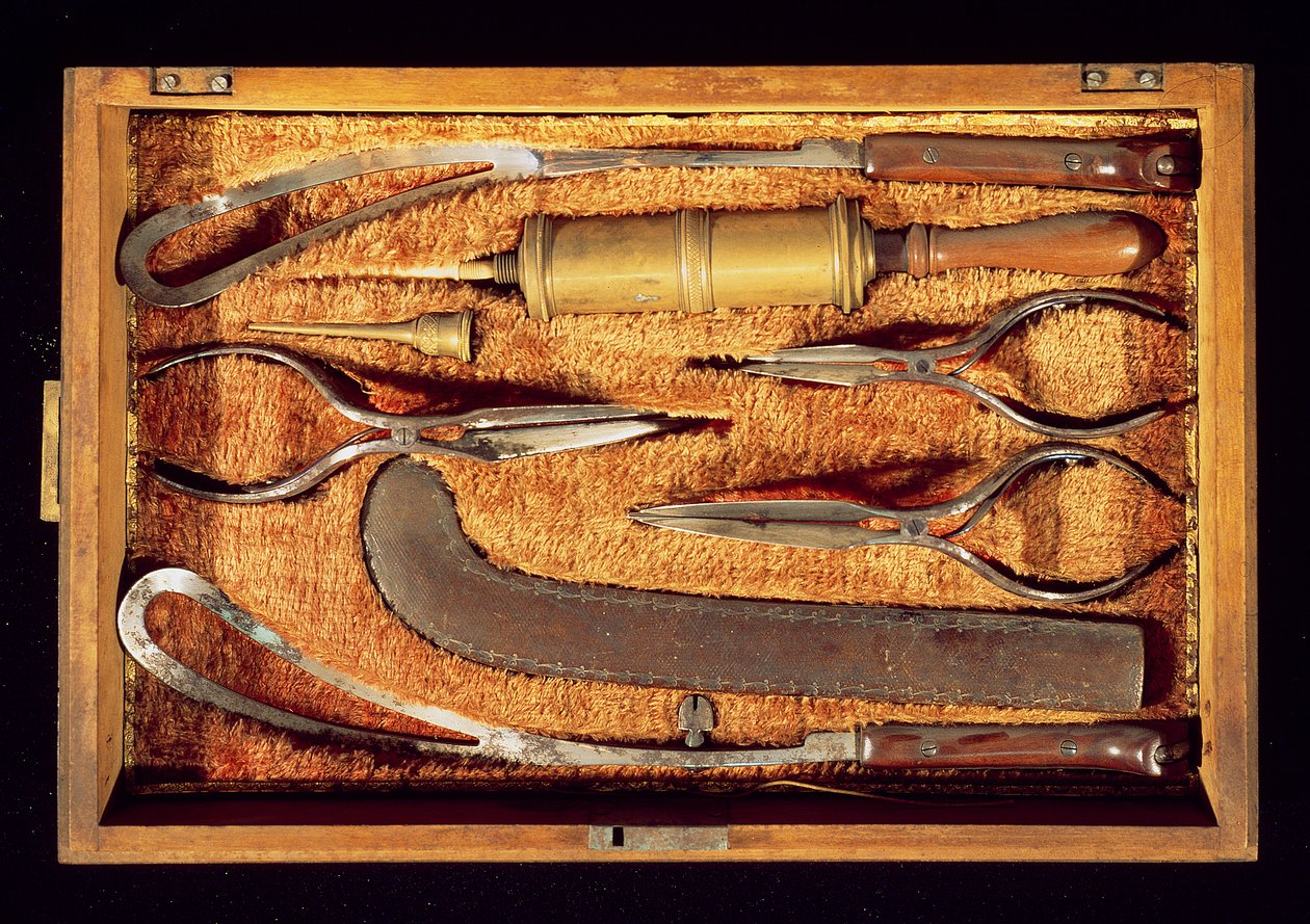 Låda med obstetriska instrument (trä och metall) av Italian School