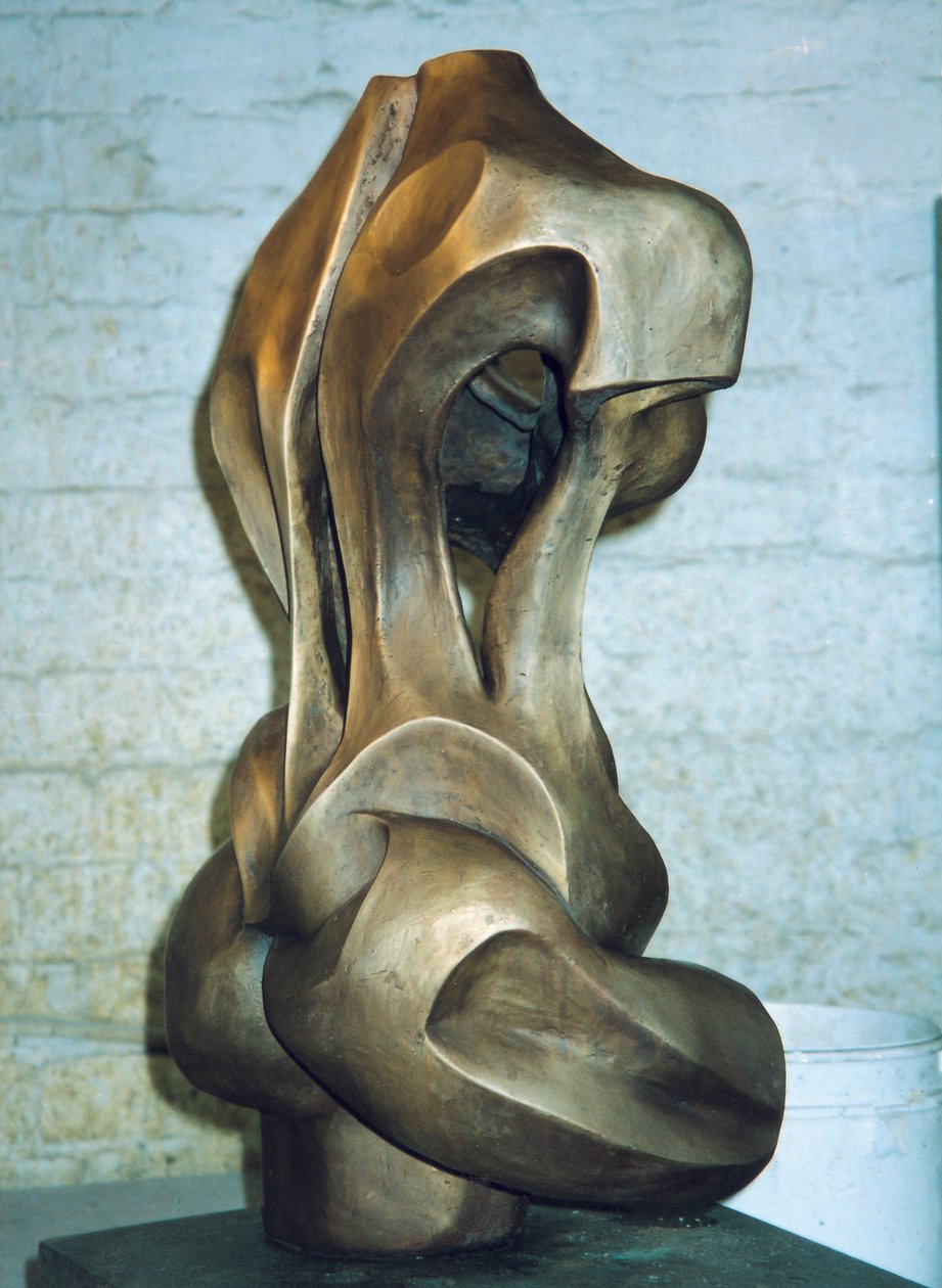 Kvinna, 2001 (brons) av Izabella Godlewska de Aranda