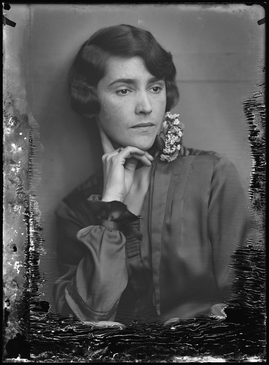 konstnären Annie Roland Holst-de Meester (1927) av Jacob Merkelbach