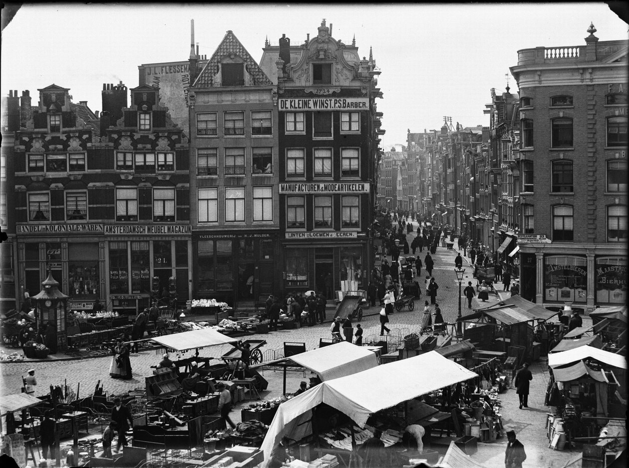 Nieuwmarkt 19-27 av Jacob Olie