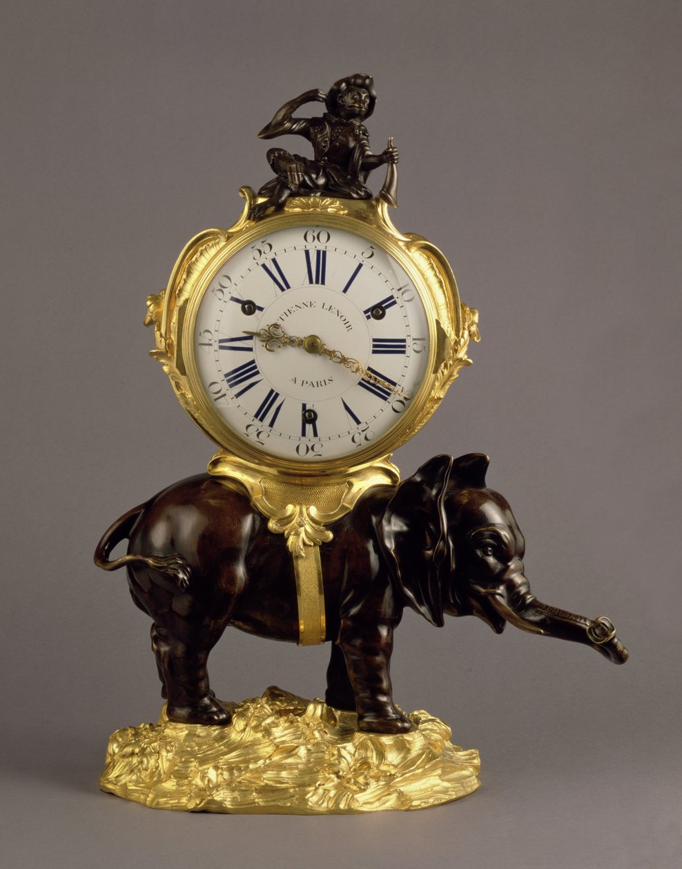 Louis XV Mantel Clock, c.1750 (ebenholts och ormolu) (se även 73487) av Jean Jacques Caffieri