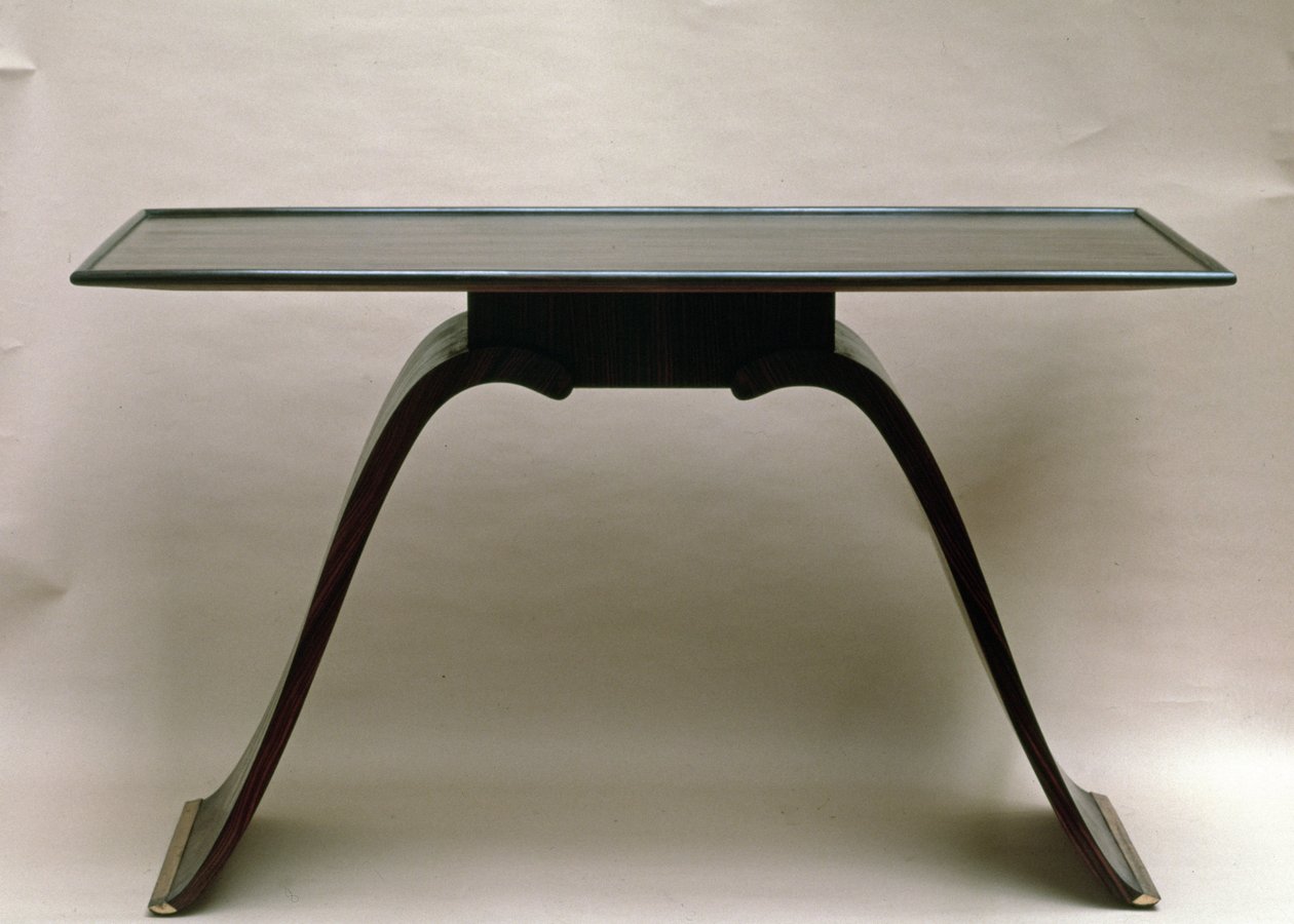 Macassin ebenholtsbord, med mässingsbundna fötter, av Emile Jacques Ruhlmann, ca 1930-32 av Jacques Emile Ruhlmann