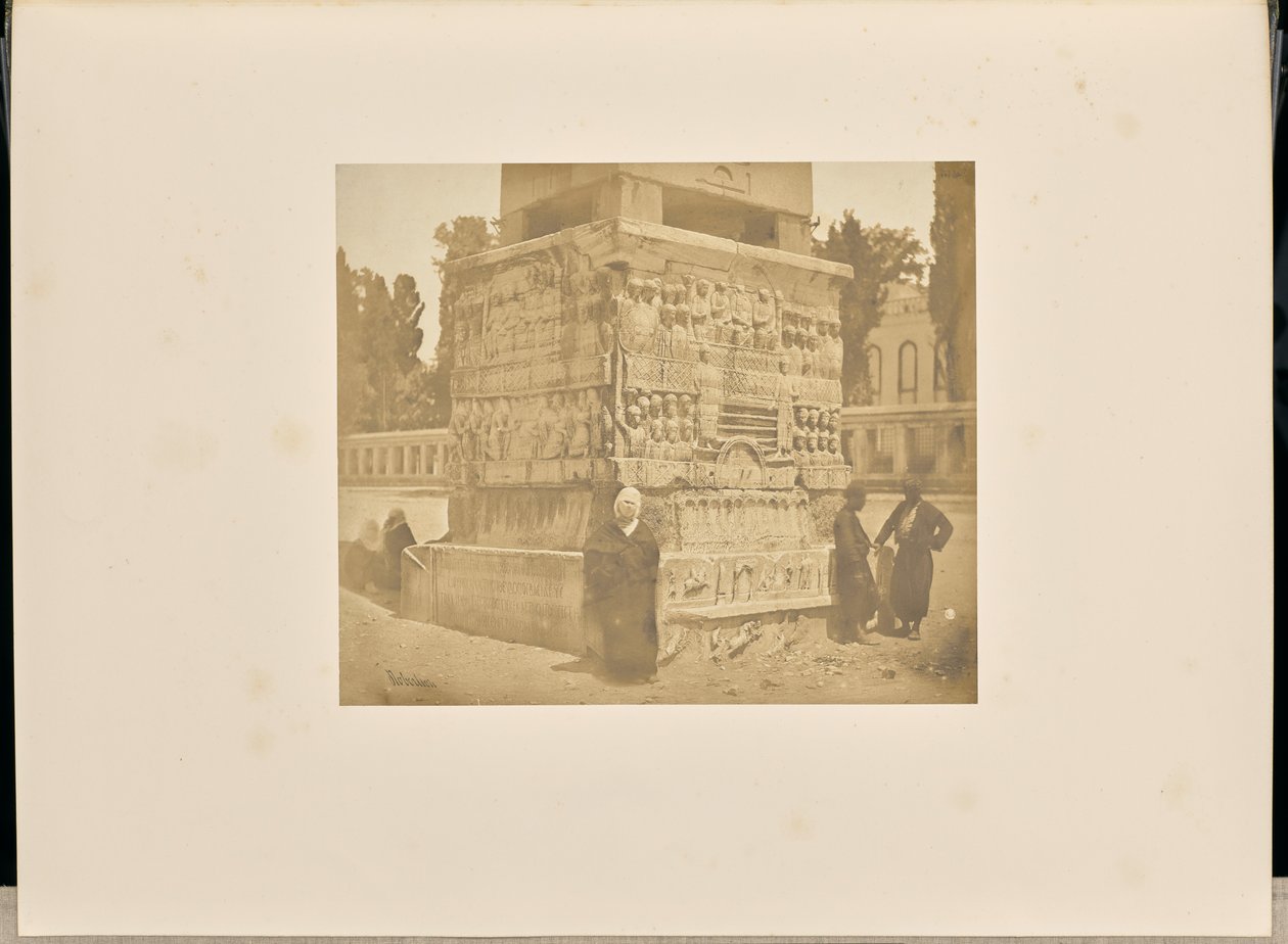 [Basen på Theodosius obelisk] av James Robertson