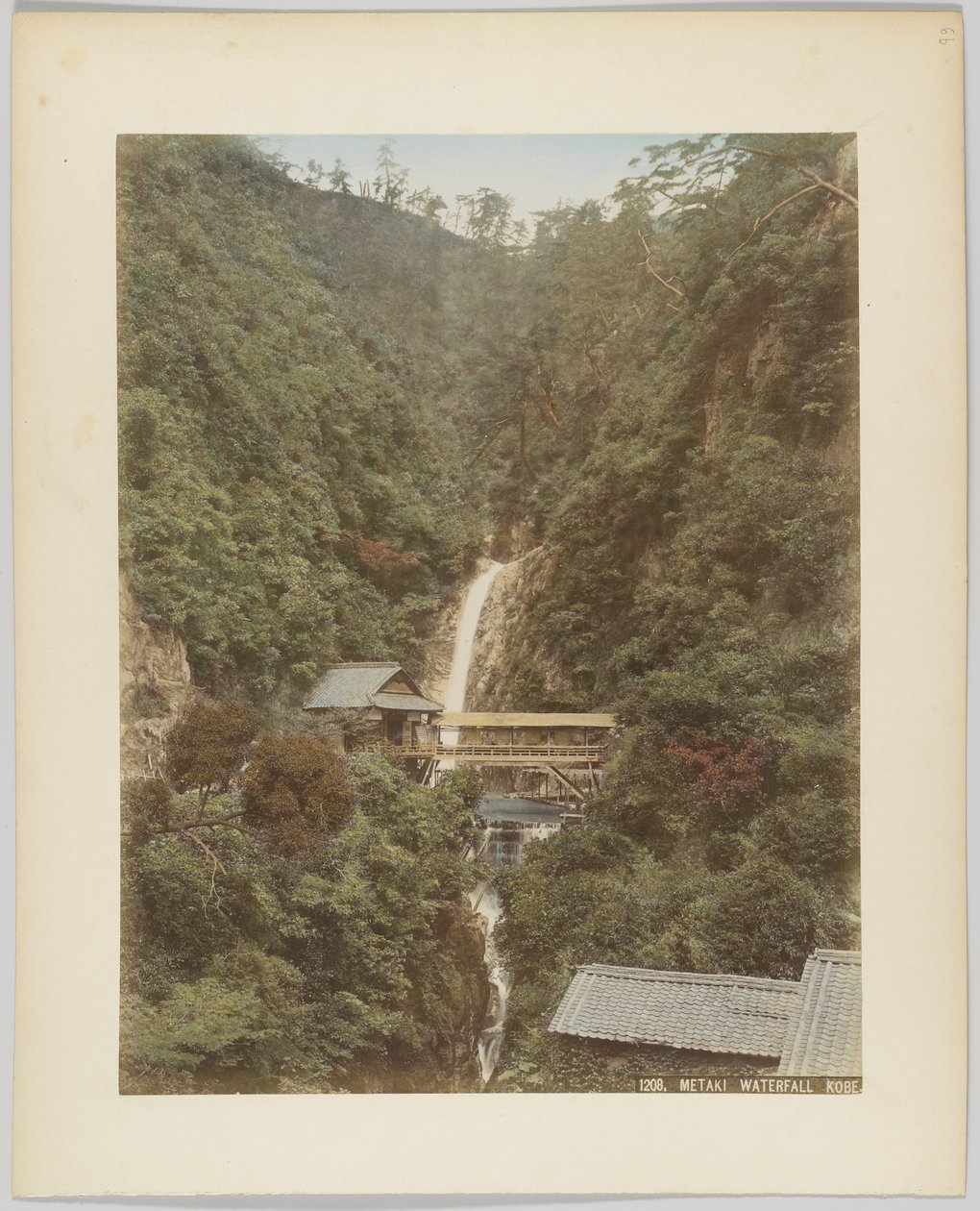 Meraki Waterfall, Kobe, Japan (handfärgat svartvitt foto) av Japanese Photographer